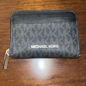 Small Michael Kors zippered wallet